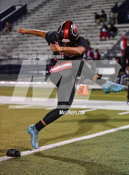 Thumbnail 2 in Longview vs. Port Arthur Memorial (UIL 5A DI Region Semifinal) photogallery.
