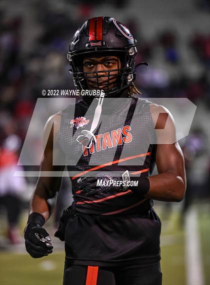Thumbnail 2 in Longview vs. Port Arthur Memorial (UIL 5A DI Region Semifinal) photogallery.