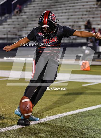 Thumbnail 1 in Longview vs. Port Arthur Memorial (UIL 5A DI Region Semifinal) photogallery.
