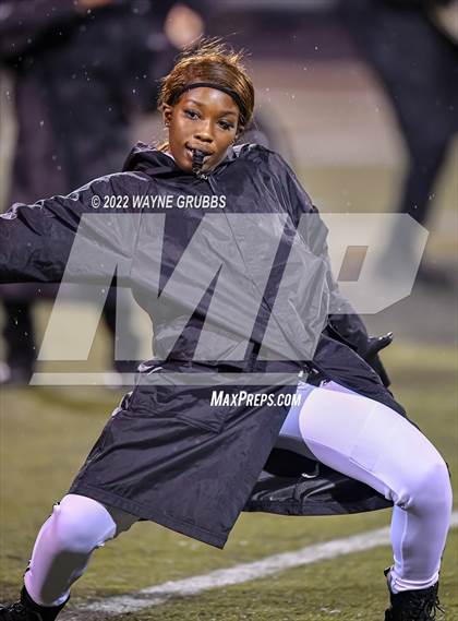 Thumbnail 2 in Longview vs. Port Arthur Memorial (UIL 5A DI Region Semifinal) photogallery.