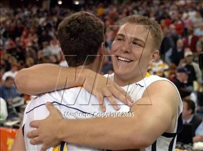 Thumbnail 2 in Mater Dei vs. Oak Ridge (State D2 Final)#3 photogallery.