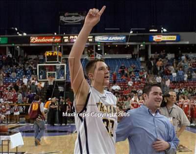 Thumbnail 1 in Mater Dei vs. Oak Ridge (State D2 Final)#3 photogallery.