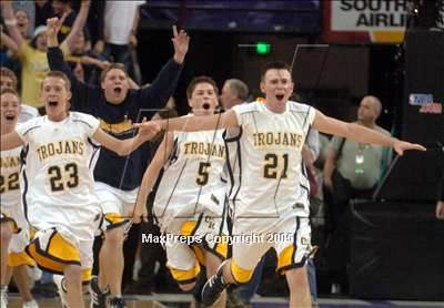 Thumbnail 2 in Mater Dei vs. Oak Ridge (State D2 Final)#3 photogallery.