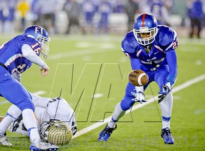 Thumbnail 3 in Elk Grove vs. Folsom (CIF SJS D2 Final) photogallery.