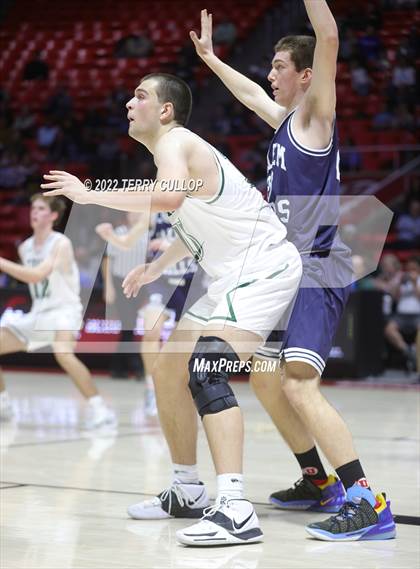Thumbnail 2 in Salem Hills vs. Olympus (UHSAA 5A Quarterfinal) photogallery.