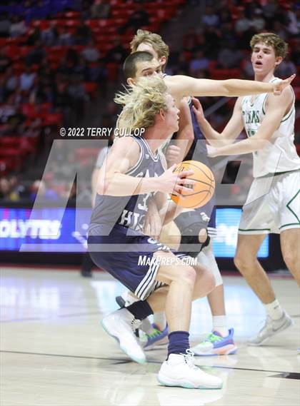 Thumbnail 2 in Salem Hills vs. Olympus (UHSAA 5A Quarterfinal) photogallery.