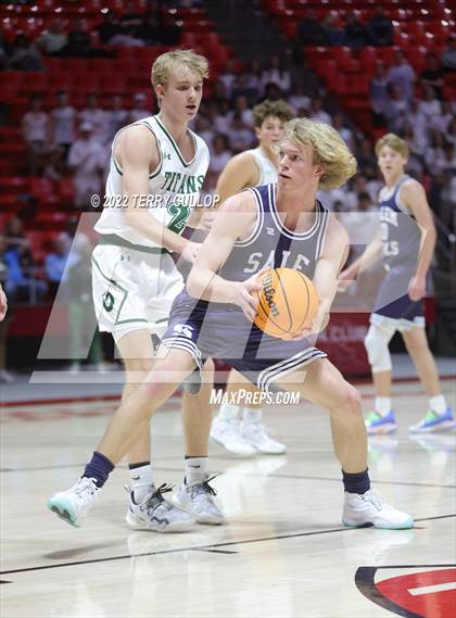 Thumbnail 3 in Salem Hills vs. Olympus (UHSAA 5A Quarterfinal) photogallery.