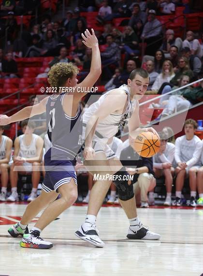 Thumbnail 2 in Salem Hills vs. Olympus (UHSAA 5A Quarterfinal) photogallery.