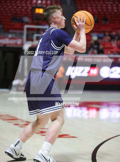 Thumbnail 2 in Salem Hills vs. Olympus (UHSAA 5A Quarterfinal) photogallery.