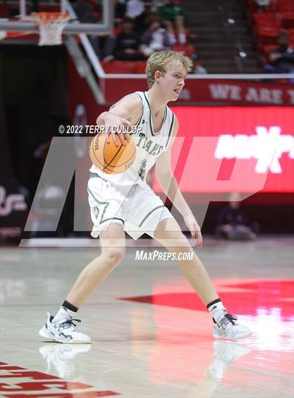 Thumbnail 2 in Salem Hills vs. Olympus (UHSAA 5A Quarterfinal) photogallery.