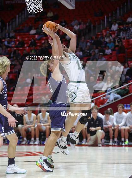 Thumbnail 3 in Salem Hills vs. Olympus (UHSAA 5A Quarterfinal) photogallery.