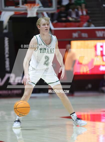 Thumbnail 2 in Salem Hills vs. Olympus (UHSAA 5A Quarterfinal) photogallery.