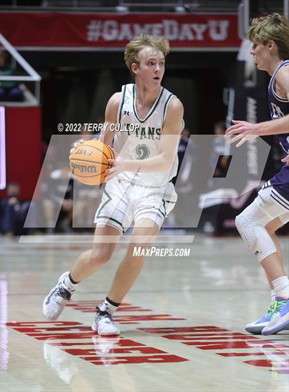 Thumbnail 2 in Salem Hills vs. Olympus (UHSAA 5A Quarterfinal) photogallery.