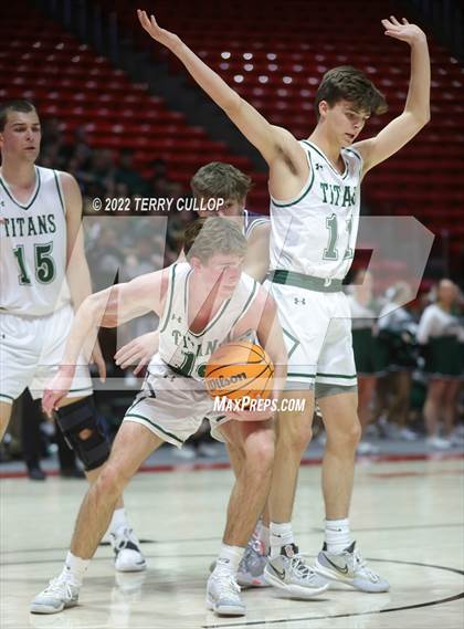 Thumbnail 3 in Salem Hills vs. Olympus (UHSAA 5A Quarterfinal) photogallery.