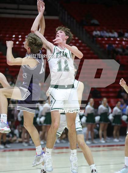 Thumbnail 3 in Salem Hills vs. Olympus (UHSAA 5A Quarterfinal) photogallery.