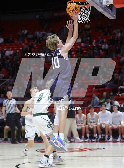 Thumbnail 2 in Salem Hills vs. Olympus (UHSAA 5A Quarterfinal) photogallery.