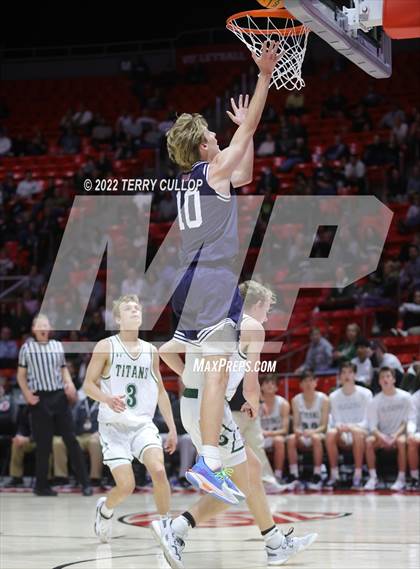 Thumbnail 3 in Salem Hills vs. Olympus (UHSAA 5A Quarterfinal) photogallery.