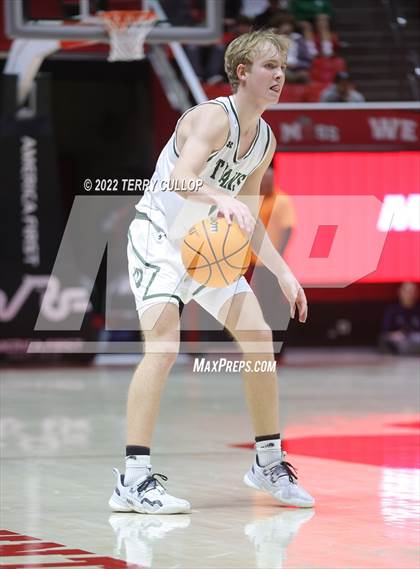 Thumbnail 3 in Salem Hills vs. Olympus (UHSAA 5A Quarterfinal) photogallery.
