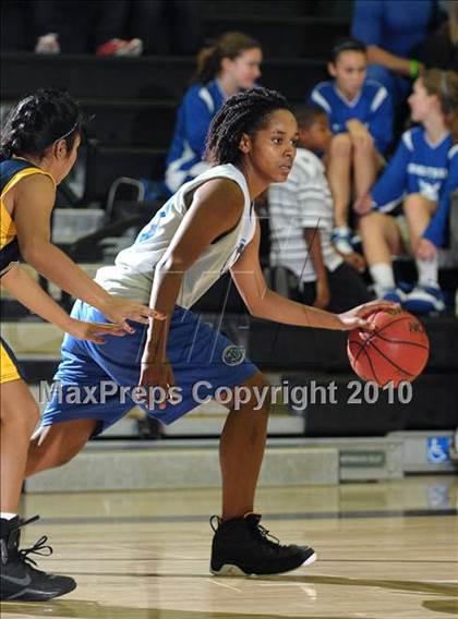 Thumbnail 2 in Inderkum vs. Davis (Ram Jam Winter Classic) photogallery.