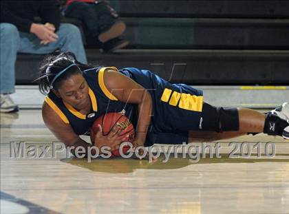 Thumbnail 3 in Inderkum vs. Davis (Ram Jam Winter Classic) photogallery.