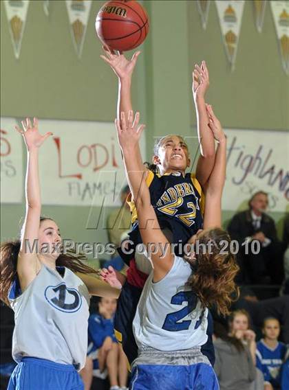 Thumbnail 3 in Inderkum vs. Davis (Ram Jam Winter Classic) photogallery.