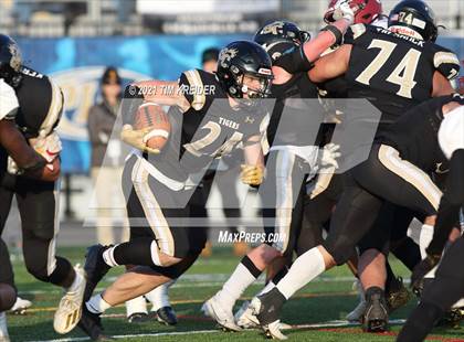 Thumbnail 2 in Serra Catholic vs. Southern Columbia Area (PIAA 2A Final) photogallery.