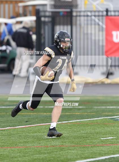 Thumbnail 1 in Serra Catholic vs. Southern Columbia Area (PIAA 2A Final) photogallery.