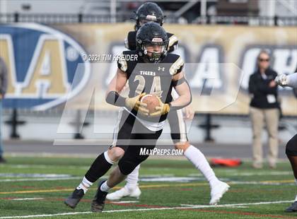 Thumbnail 3 in Serra Catholic vs. Southern Columbia Area (PIAA 2A Final) photogallery.
