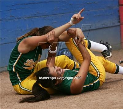 Thumbnail 3 in Live Oak vs. North Salinas (D1 Sec. Final) photogallery.
