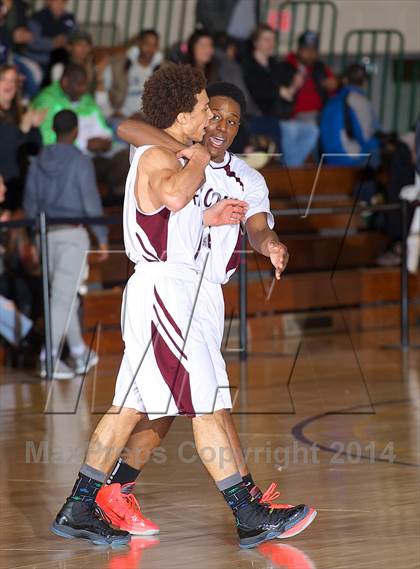 Thumbnail 1 in Half Hollow Hills East vs. Deer Park (Section 11 AA Semifinal) photogallery.