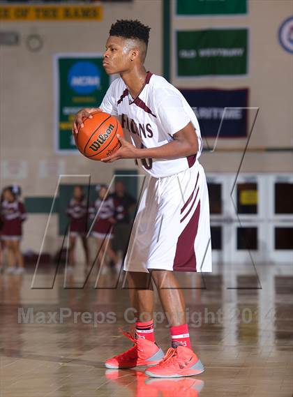Thumbnail 3 in Half Hollow Hills East vs. Deer Park (Section 11 AA Semifinal) photogallery.
