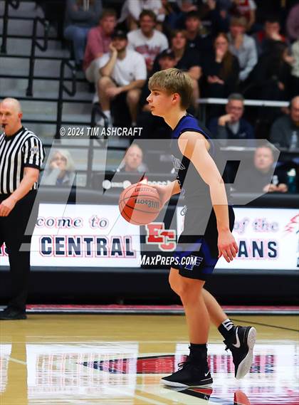 Thumbnail 2 in Franklin Community vs East Central (IHSAA 4A Section 14 Semifinal) photogallery.