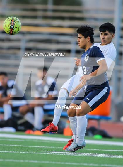 Thumbnail 2 in El Camino Real vs Mendez photogallery.