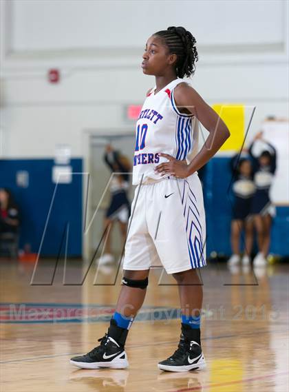 Thumbnail 1 in Arlington vs Bartlett photogallery.