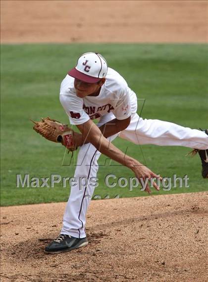 Thumbnail 2 in Johnson City vs. Stamford (UIL 2A State Semifinal) photogallery.