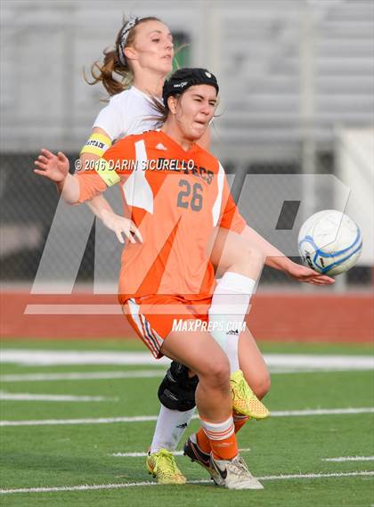 Thumbnail 2 in Corona del Sol vs. Red Mountain (Coyote Classic Tournament) photogallery.