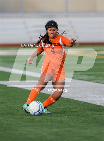 Thumbnail 3 in Corona del Sol vs. Red Mountain (Coyote Classic Tournament) photogallery.