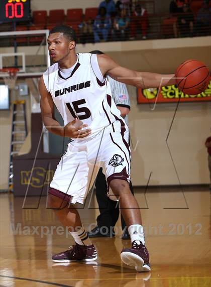 Thumbnail 3 in Sunrise Christian Academy vs. Lewisville (Fantasy of Lights) photogallery.