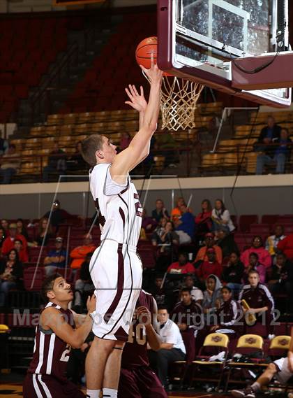 Thumbnail 3 in Sunrise Christian Academy vs. Lewisville (Fantasy of Lights) photogallery.