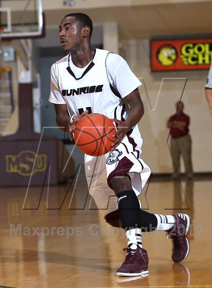 Thumbnail 2 in Sunrise Christian Academy vs. Lewisville (Fantasy of Lights) photogallery.