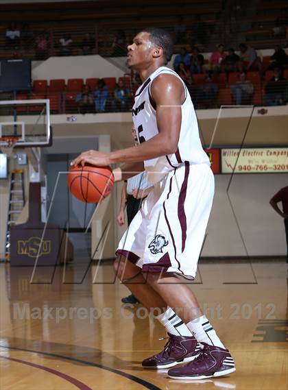 Thumbnail 2 in Sunrise Christian Academy vs. Lewisville (Fantasy of Lights) photogallery.