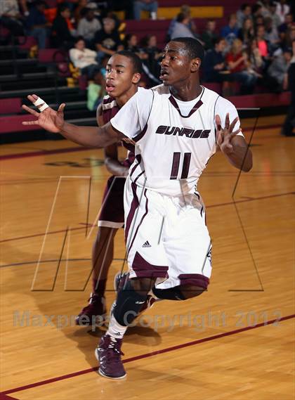 Thumbnail 2 in Sunrise Christian Academy vs. Lewisville (Fantasy of Lights) photogallery.