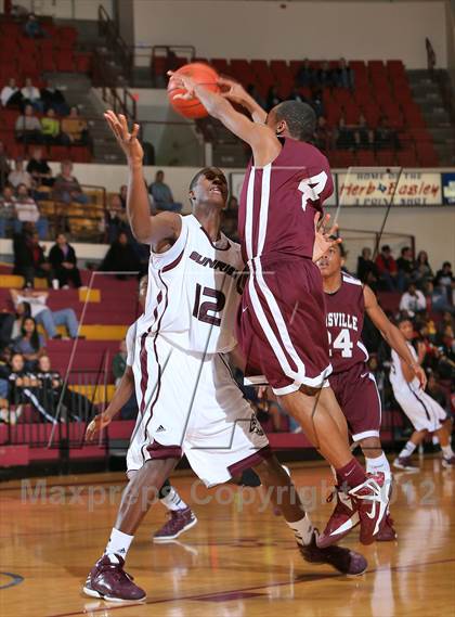 Thumbnail 2 in Sunrise Christian Academy vs. Lewisville (Fantasy of Lights) photogallery.