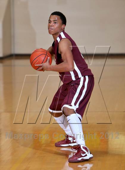 Thumbnail 3 in Sunrise Christian Academy vs. Lewisville (Fantasy of Lights) photogallery.