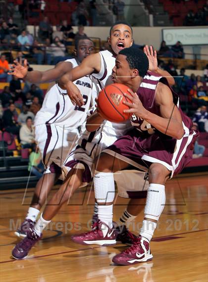 Thumbnail 3 in Sunrise Christian Academy vs. Lewisville (Fantasy of Lights) photogallery.