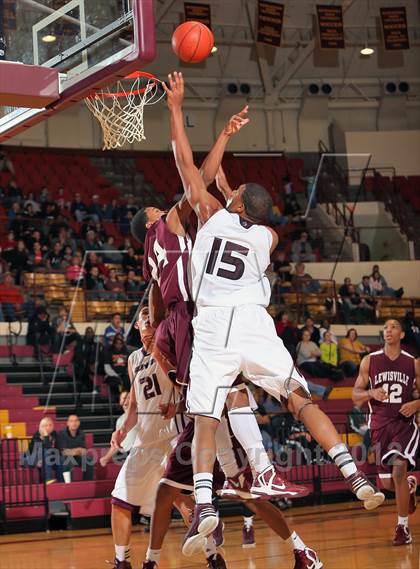 Thumbnail 3 in Sunrise Christian Academy vs. Lewisville (Fantasy of Lights) photogallery.