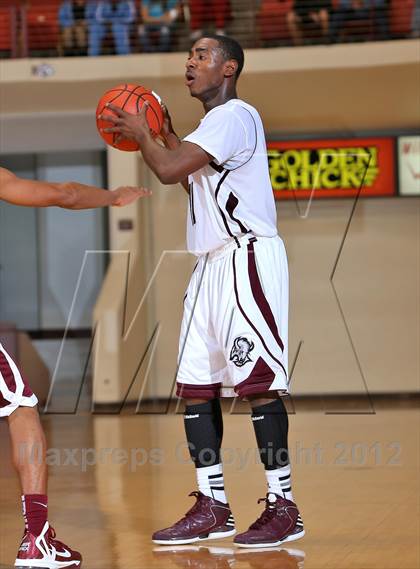 Thumbnail 3 in Sunrise Christian Academy vs. Lewisville (Fantasy of Lights) photogallery.