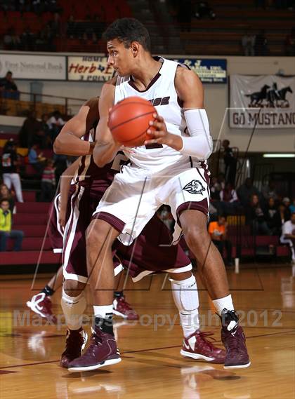 Thumbnail 1 in Sunrise Christian Academy vs. Lewisville (Fantasy of Lights) photogallery.
