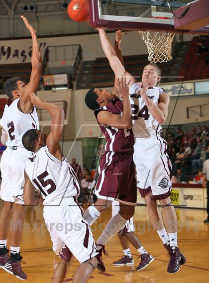Thumbnail 1 in Sunrise Christian Academy vs. Lewisville (Fantasy of Lights) photogallery.