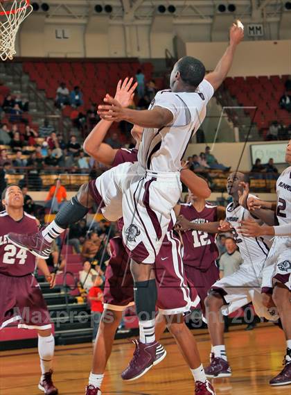 Thumbnail 2 in Sunrise Christian Academy vs. Lewisville (Fantasy of Lights) photogallery.